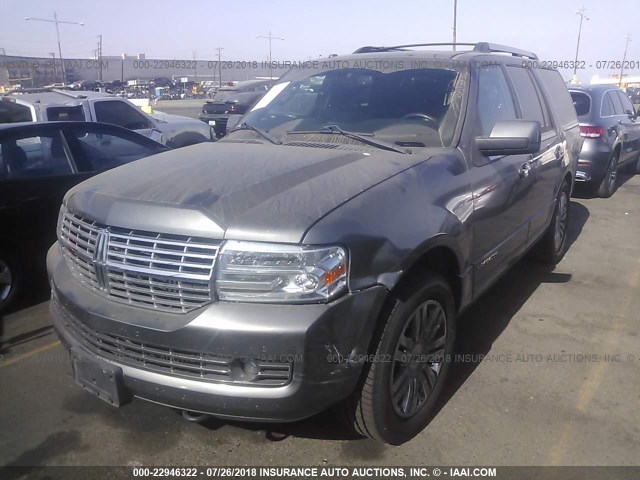 5LMJJ2H51DEL00712 - 2013 LINCOLN NAVIGATOR GRAY photo 2