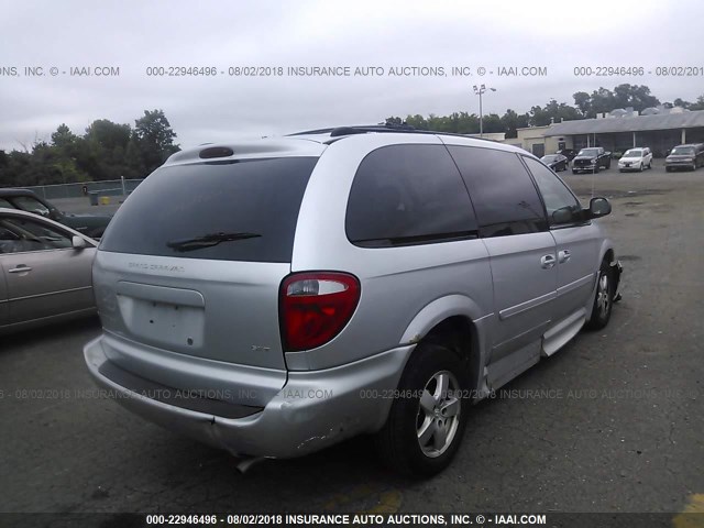 2D4GP44L95R238774 - 2005 DODGE GRAND CARAVAN SXT SILVER photo 4