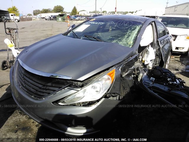 5NPEB4AC2CH471669 - 2012 HYUNDAI SONATA GLS GRAY photo 2