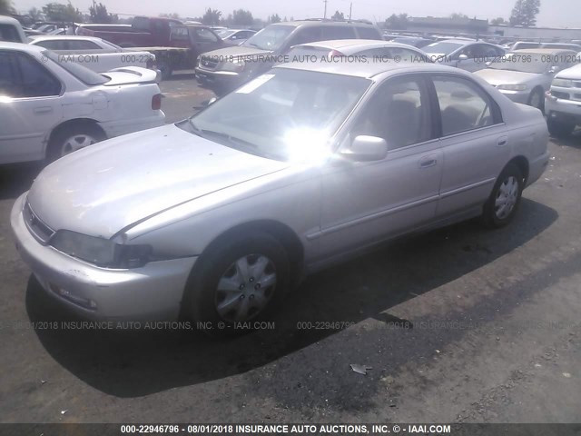 1HGCD569XTA229788 - 1996 HONDA ACCORD VALUE SILVER photo 2