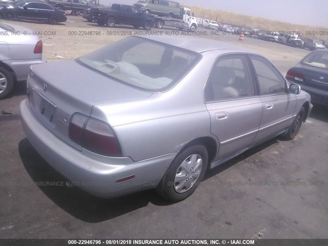 1HGCD569XTA229788 - 1996 HONDA ACCORD VALUE SILVER photo 4