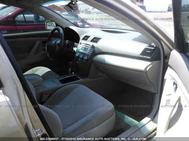 4T1BF3EK6BU201072 - 2011 TOYOTA CAMRY SE/LE/XLE თაფლისფერი ფოტო 5