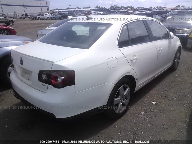 3VWRZ71K98M038287 - 2008 VOLKSWAGEN JETTA SE/SEL WHITE photo 4