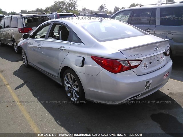 5NPEC4AB7CH420639 - 2012 HYUNDAI SONATA SE/LIMITED SILVER photo 3