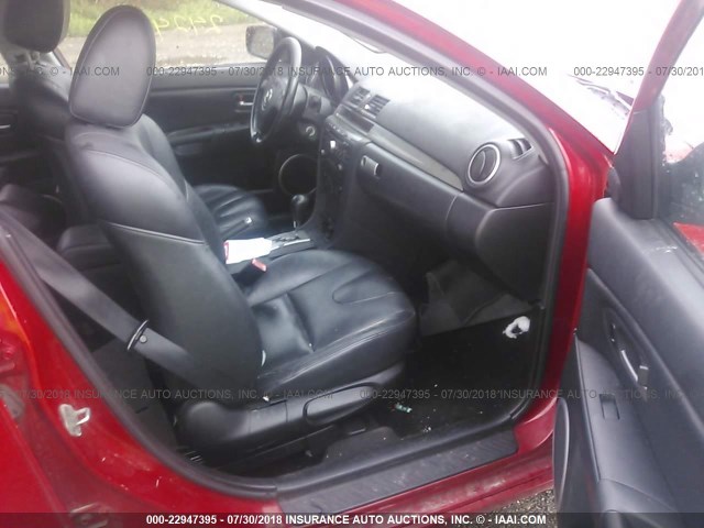 JM1BK143951308623 - 2005 MAZDA 3 HATCHBACK RED photo 5