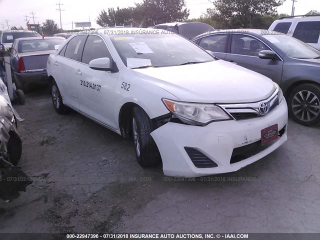 4T1BF1FKXEU732556 - 2014 TOYOTA CAMRY L/SE/LE/XLE თეთრი ფოტო 1