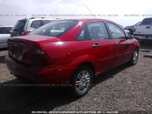 1FAFP34N77W131470 - 2007 FORD FOCUS ZX4/S/SE/SES RED photo 4