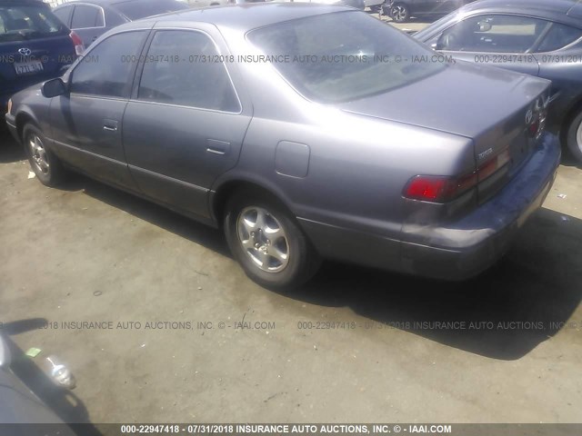 4T1BG22K5VU075965 - 1997 TOYOTA CAMRY CE/LE/XLE 灰色 照片 3