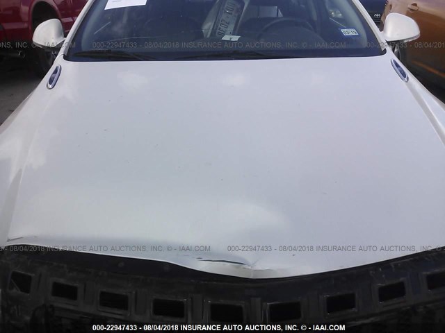 2G4GR5EKXC9113620 - 2012 BUICK REGAL WHITE photo 10