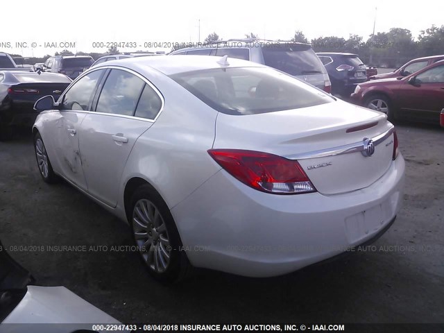 2G4GR5EKXC9113620 - 2012 BUICK REGAL WHITE photo 3