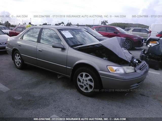 4T1BF28K8XU081580 - 1999 TOYOTA CAMRY LE/XLE GRAY photo 1