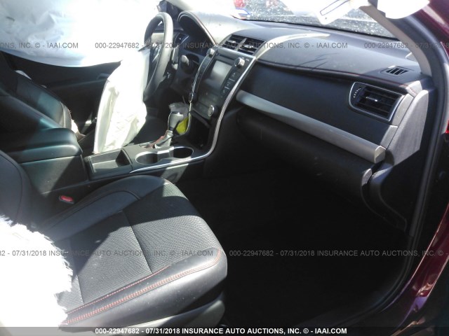 4T1BF1FKXHU767392 - 2017 TOYOTA CAMRY LE/XLE/SE/XSE 栗色 照片 5