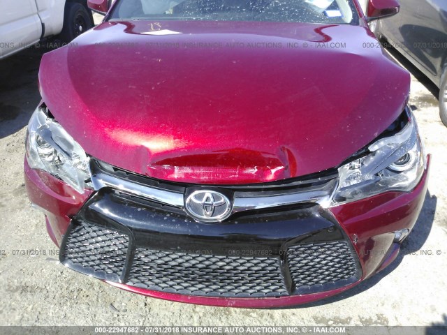 4T1BF1FKXHU767392 - 2017 TOYOTA CAMRY LE/XLE/SE/XSE 栗色 照片 6