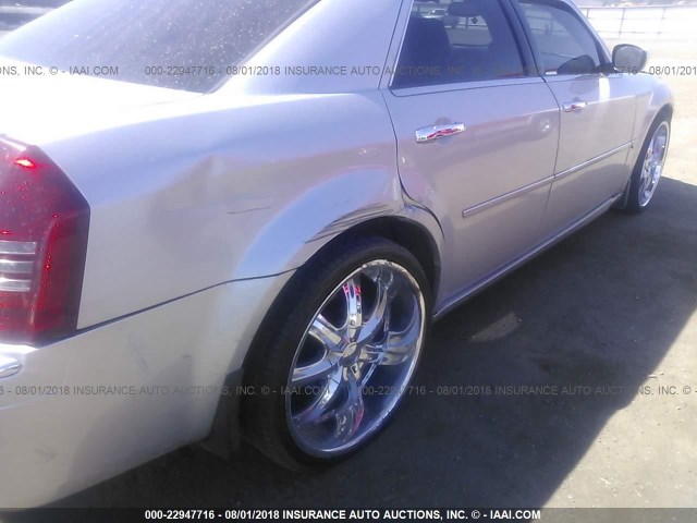 2C3AA63H05H135993 - 2005 CHRYSLER 300C SILVER photo 6