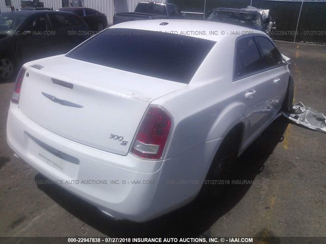 2C3CCABG5DH586463 - 2013 CHRYSLER 300 S WHITE photo 4