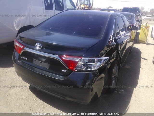 4T1BF1FK4FU495922 - 2015 TOYOTA CAMRY LE/XLE/SE/XSE 蓝色 照片 4