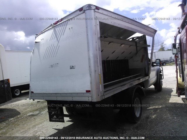 1FDUF4GY8DEB78701 - 2013 FORD F450 SUPER DUTY WHITE photo 4