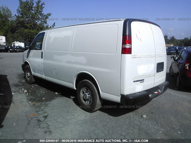 1GCWGFCA5D1135259 - 2013 CHEVROLET EXPRESS G2500  WHITE photo 3