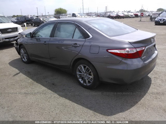 4T1BF1FK8GU581252 - 2016 TOYOTA CAMRY LE/XLE/SE/XSE 灰色 照片 3