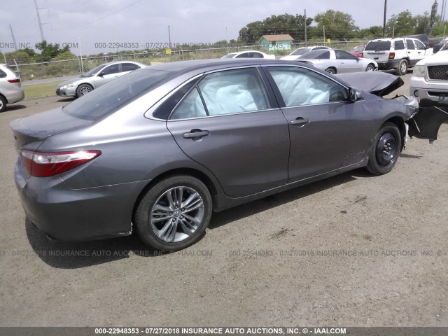 4T1BF1FK8GU581252 - 2016 TOYOTA CAMRY LE/XLE/SE/XSE 灰色 照片 4