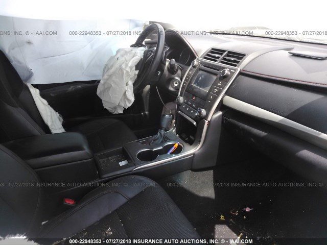 4T1BF1FK8GU581252 - 2016 TOYOTA CAMRY LE/XLE/SE/XSE 灰色 照片 5