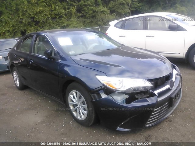 4T1BF1FK7GU607095 - 2016 TOYOTA CAMRY LE/XLE/SE/XSE BLUE photo 1