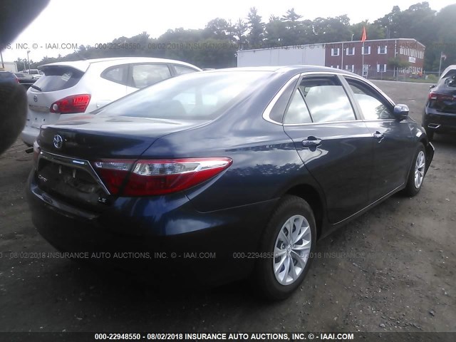4T1BF1FK7GU607095 - 2016 TOYOTA CAMRY LE/XLE/SE/XSE BLUE photo 4