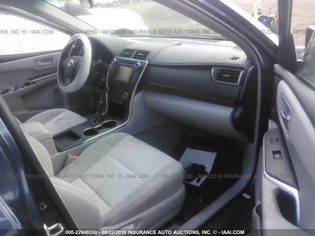 4T1BF1FK7GU607095 - 2016 TOYOTA CAMRY LE/XLE/SE/XSE BLUE photo 5