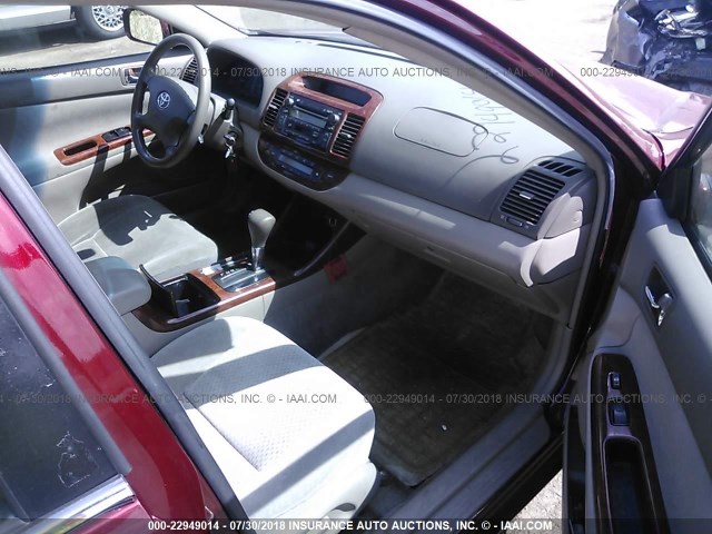 4T1BE32K53U231463 - 2003 TOYOTA CAMRY LE/XLE/SE RED photo 5