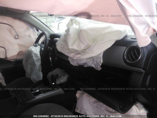 5TFCZ5AN4HX084689 - 2017 TOYOTA TACOMA DBL CAB/SR/TRDSPT/OR/PRO Күміс фото 5