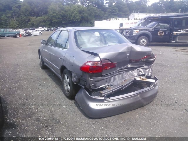 1HGCG1650YA073958 - 2000 HONDA ACCORD EX GRAY photo 3