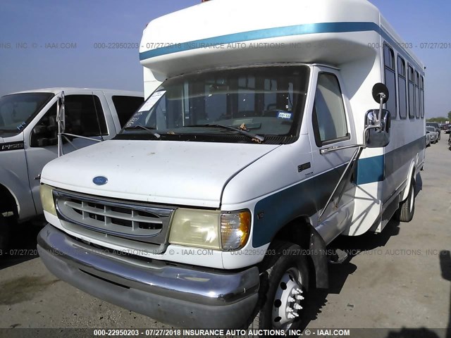 1FDLE40S7VHC05987 - 1997 FORD ECONOLINE E450 SUPER DUTY CUTWY  RV WHITE photo 2