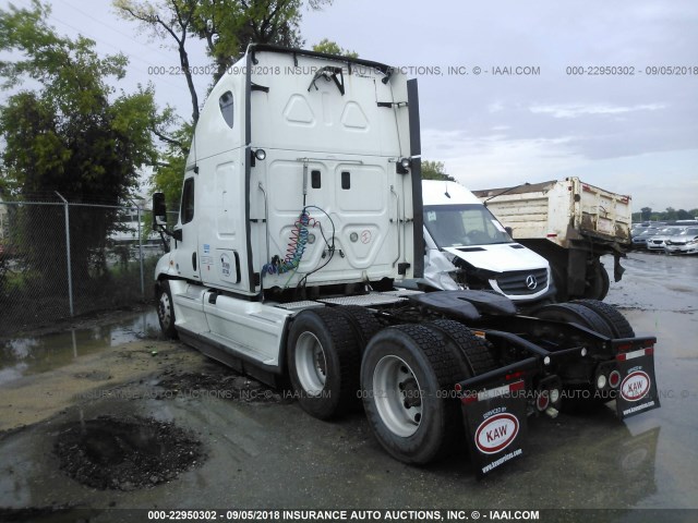 1FUJGLDRXCLBM6642 - 2012 FREIGHTLINER CASCADIA 125  WHITE photo 3