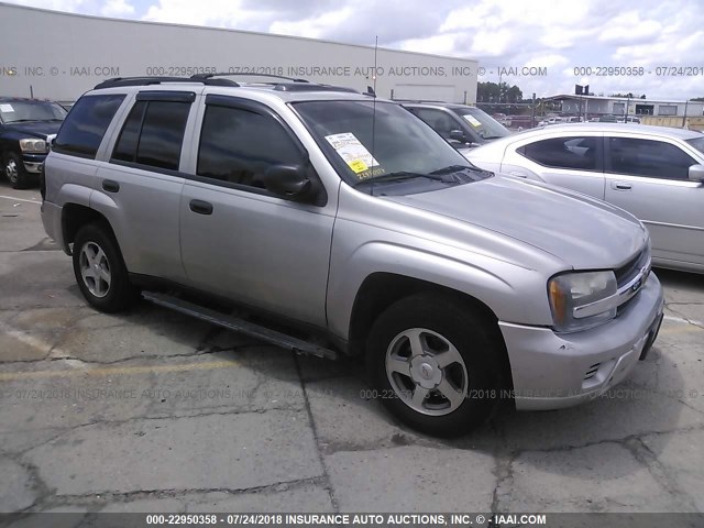 1GNDT13S562127455 - 2006 CHEVROLET TRAILBLAZER LS/LT SILVER photo 1