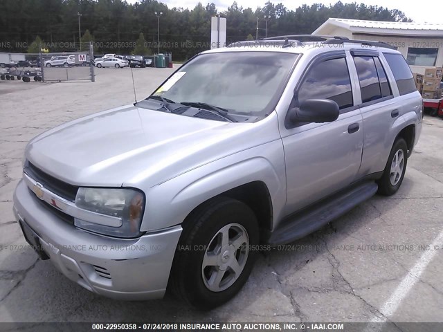 1GNDT13S562127455 - 2006 CHEVROLET TRAILBLAZER LS/LT SILVER photo 2