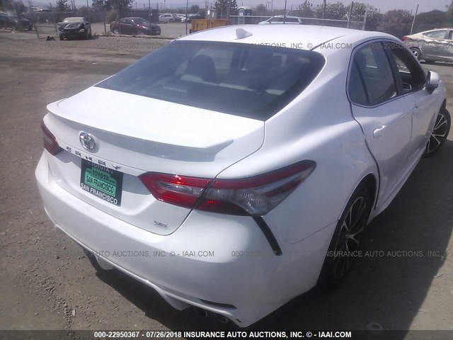 4T1B11HK5JU518144 - 2018 TOYOTA CAMRY L/LE/XLE/SE/XSE WHITE photo 4