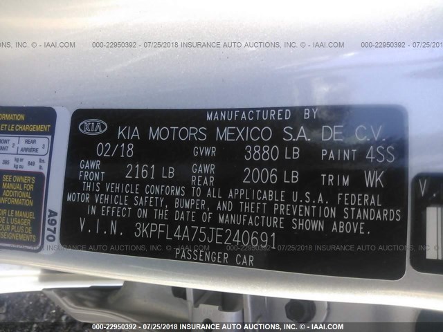 3KPFL4A75JE240691 - 2018 KIA FORTE LX/S SILVER photo 9