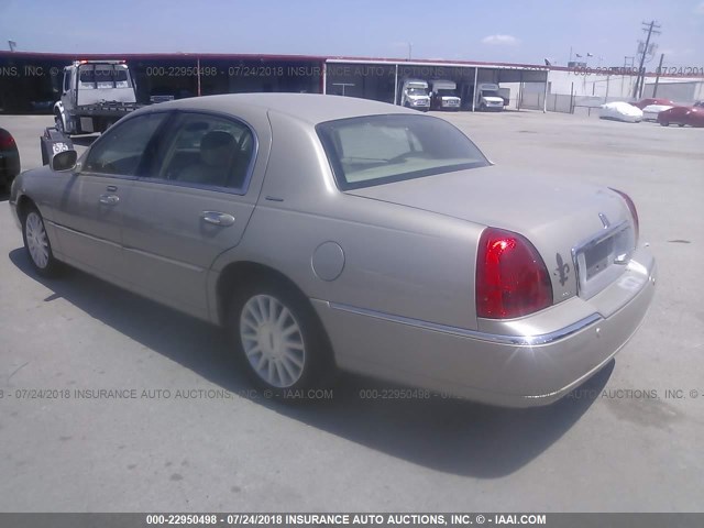 1LNHM81W84Y611728 - 2004 LINCOLN TOWN CAR EXECUTIVE/SIGNATURE TAN photo 3