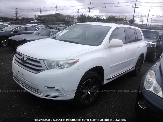 5TDZA3EHXDS035863 - 2013 TOYOTA HIGHLANDER PLUS WHITE photo 2