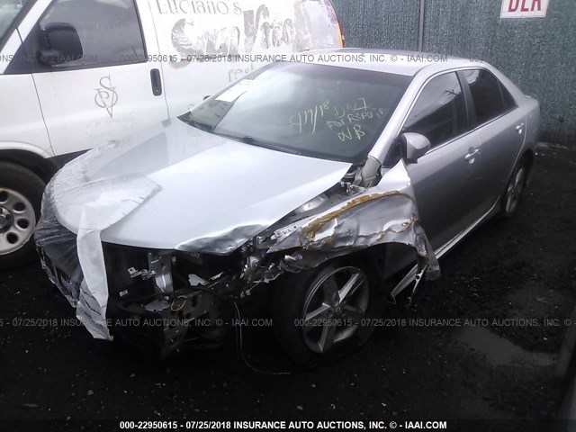 4T1BF1FK6CU143789 - 2012 TOYOTA CAMRY SE/LE/XLE SILVER photo 2