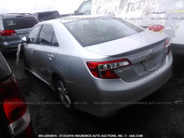 4T1BF1FK6CU143789 - 2012 TOYOTA CAMRY SE/LE/XLE SILVER photo 3