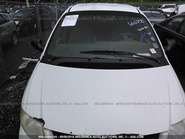 1B4GP453X2B666758 - 2002 DODGE CARAVAN SPORT WHITE photo 6