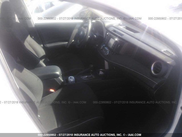 2T3RFREV7JW786231 - 2018 TOYOTA RAV4 ADVENTURE/XLE WHITE photo 5