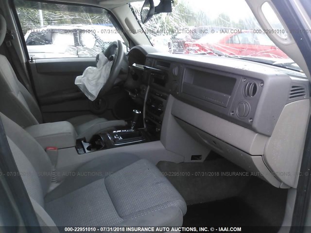 1J8HG48N76C217194 - 2006 JEEP COMMANDER Pewter photo 5