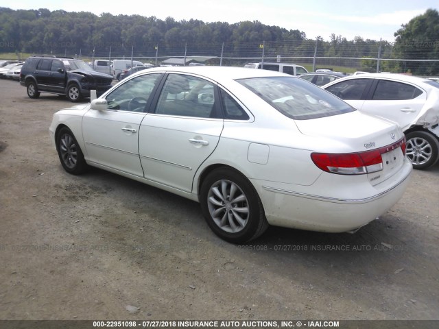 KMHFC46FX7A144854 - 2007 HYUNDAI AZERA SE/LIMITED WHITE photo 3