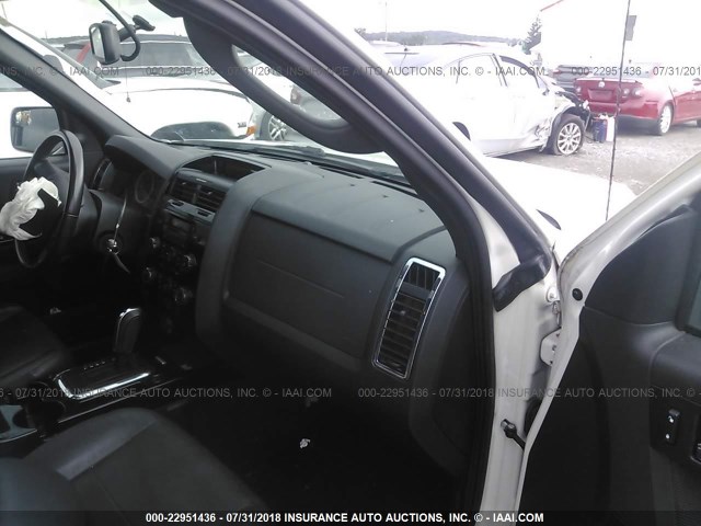 1FMCU9EG7BKC42590 - 2011 FORD ESCAPE LIMITED WHITE photo 5