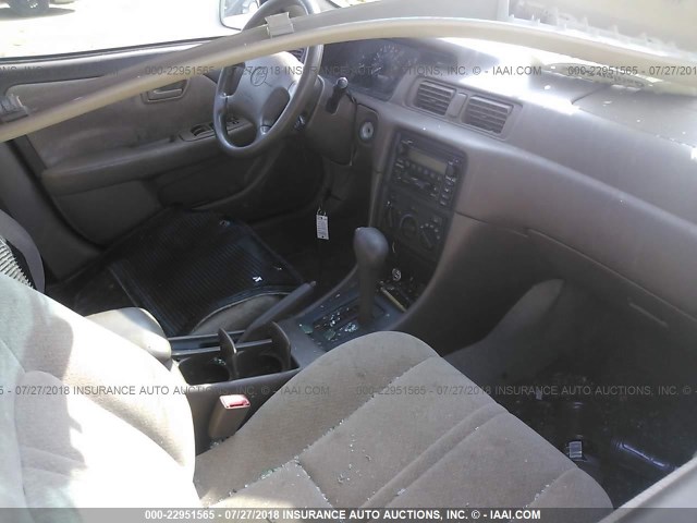 4T1BG22K21U779888 - 2001 TOYOTA CAMRY CE/LE/XLE WHITE photo 5