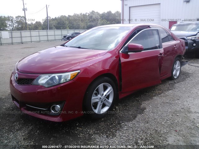 4T1BF1FK0DU705395 - 2013 TOYOTA CAMRY L/SE/LE/XLE 红色 照片 2