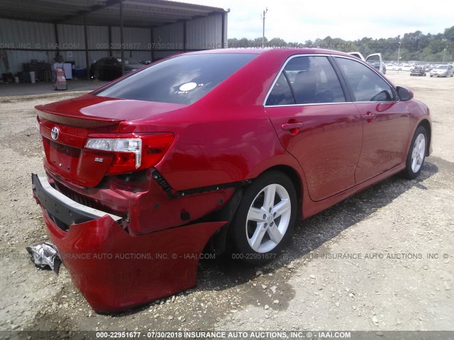 4T1BF1FK0DU705395 - 2013 TOYOTA CAMRY L/SE/LE/XLE 红色 照片 4