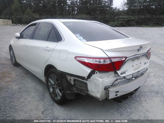 4T1BD1FKXFU145071 - 2015 TOYOTA CAMRY HYBRID/LE/XLE/SE WHITE photo 3